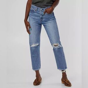 Levi’s Wedgie Straight Jeans Size 28 Medium Wash Distressed